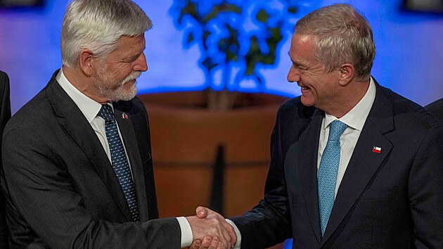 Český prezident Petr Pavel si podává ruce s chilským prezidentem Josém Antoniem Kastem. (16. dubna 2026)