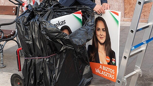 Billboardy a plakáty v Maďarsku před očekávanými parlamentními volbami (11. dubna 2026)