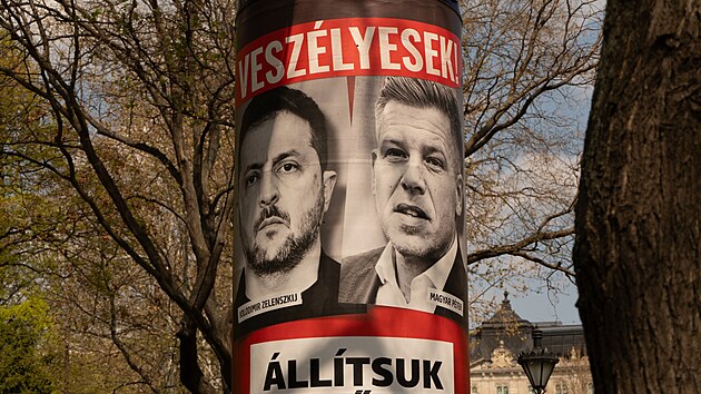 „Nebezpečí! Zastavme je!“ Orbán sází na billboardy a plakáty s Magyarem i Zelenským (11. dubna 2026)