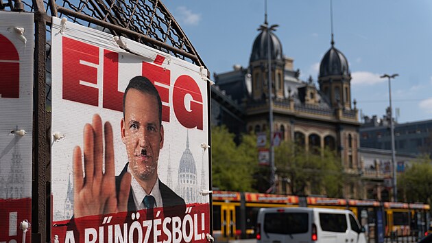 Billboardy a plakáty v Maďarsku před očekávanými parlamentními volbami (11. dubna 2026)