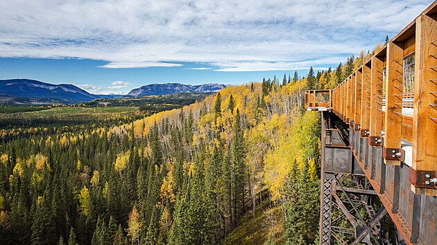 Pěší stezka v provincii Alberta využívá někdejší železniční koridor mezi městěm Rocky Mountain House a historickou bývalou uhelnou osadou Nordegg