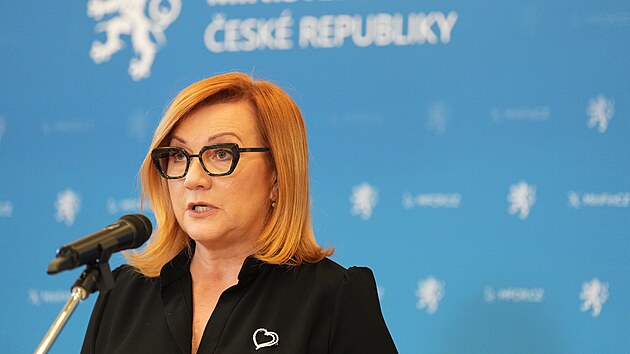 Ministryně financí Alena Schillerová (ANO) a ministr spravedlnosti Jeroným Tejc (ANO) na tiskové konferenci resortu představili nová zjištění v kauze bitcoin. (17. dubna 2026)