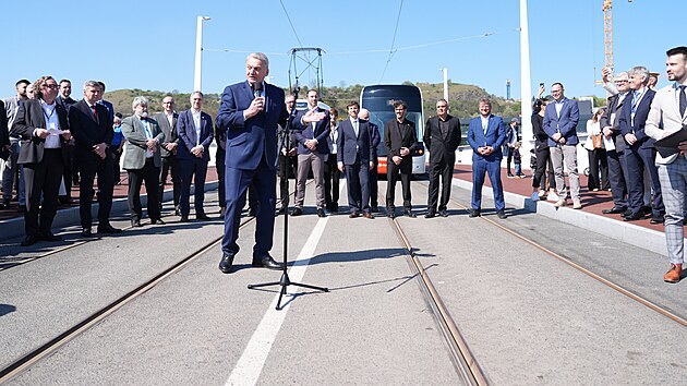 V Praze se otevřel Dvoreck&yacute; most. Je jednadvac&aacute;t&yacute;m mostem v metropoli přes řeku Vltavu. Na sn&iacute;mku prim&aacute;tor hlavn&iacute;ho města Prahy Bohuslav Svoboda. (17. dubna 2026)