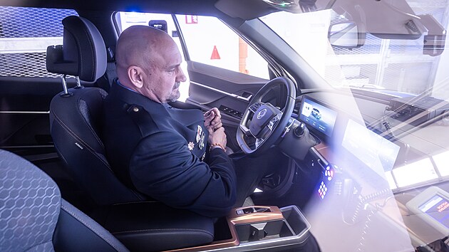 Str&aacute;žn&iacute;ci v Jablonci testuj&iacute; nov&yacute; elektromobil, kter&yacute; je upraven&yacute; třeba i pro převoz služebn&iacute;ho psa.