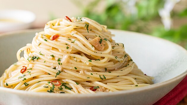 Špagety aglio olio, pokrm, který se bez petržele neobejde.