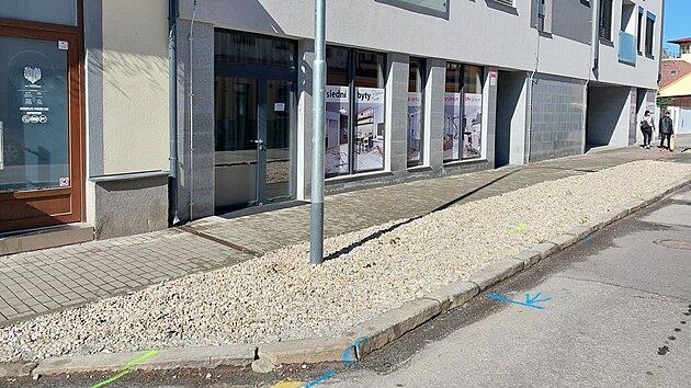 Nezn&aacute;m&yacute; pachatel či pachatel&eacute; vylili beton do kan&aacute;lu u domu v Chelčick&eacute;ho ulici v Česk&yacute;ch Budějovic&iacute;ch. (14. dubna 2026)