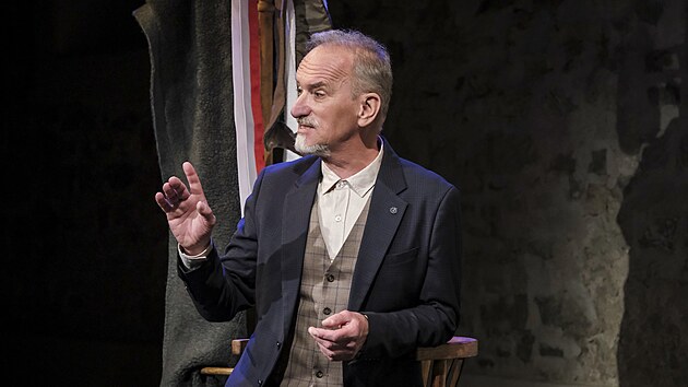 Petr Herold v inscenaci Divadla Kampa Božská Božena