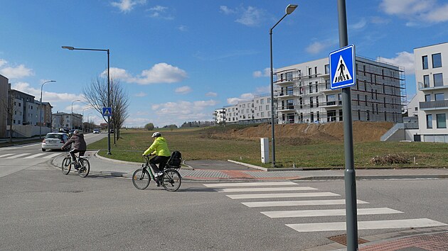 Klafarsk&yacute;m parkem povede i stezka pro pě&scaron;&iacute; a cyklisty. Jezdci na kole tak už nebudou muset využ&iacute;vat ru&scaron;nou S&aacute;zavskou ulici.