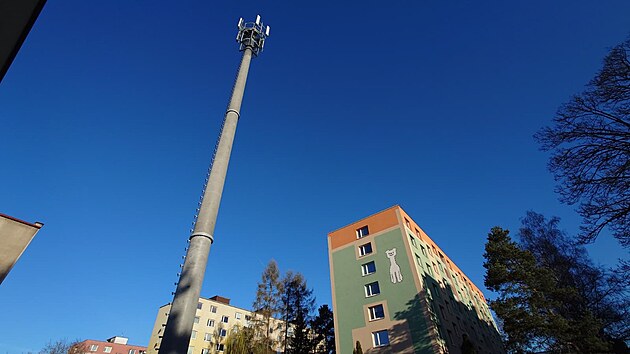 Na s&iacute;dli&scaron;ti u vlakov&eacute;ho n&aacute;draž&iacute; ve Svitav&aacute;ch přibyl čtyřicet metrů vysok&yacute; vys&iacute;lač pro lep&scaron;&iacute; sign&aacute;l. (31. března 2026)