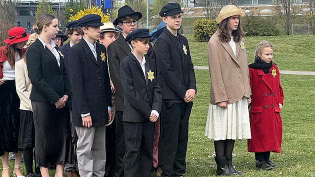 Nový pomník připomínající oběti holokaustu byl odhalen při příležitosti letošního Jom ha-šoa, tedy Dne vzpomínky na oběti nacistické genocidy Židů, který připadá na výroční den povstání ve varšavském ghettu v roce 1943. (14. dubna 2026)