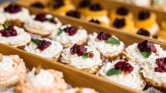 Turistickou sezonu v Olomouci zah&aacute;j&iacute; již dev&aacute;t&yacute; ročn&iacute;k tvarůžkov&eacute;ho festivalu. Zn&aacute;m&yacute; aromatick&yacute; s&yacute;r nab&iacute;dne v mnoha podob&aacute;ch, např&iacute;klad i ve formě moučn&iacute;ků.