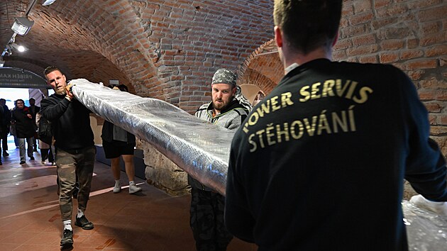 Olomouck&eacute; Vlastivědn&eacute; muzeum přesunulo z depozit&aacute;ře do Lapid&aacute;ria historickou dřevěnou loď ze 16. stolet&iacute;. Vystavena bude vůbec poprv&eacute; od nalezen&iacute; v roce 1962.