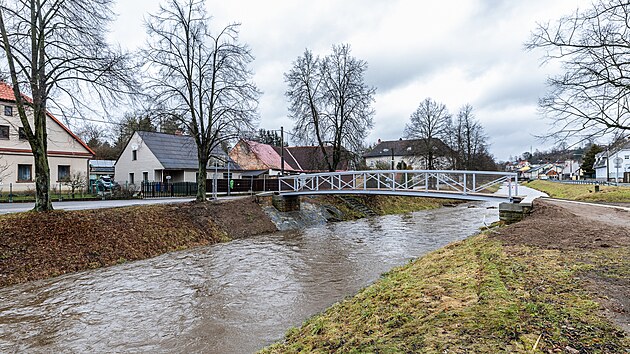 Stavba nov&eacute; l&aacute;vky přes řeku Kněžnou v Rychnově nad Kněžnou.