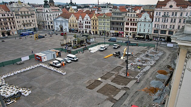 Rekonstrukce n&aacute;měst&iacute; Republiky v Plzni. Z&aacute;padn&iacute; strana se stane pě&scaron;&iacute; z&oacute;nou a nově tu budou osazeny aleje z jilmů. (16. dubna 2026)