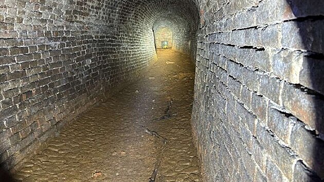 Pivovarsk&eacute; sklepy v Kyn&scaron;perku nad Ohř&iacute; by se mohly st&aacute;t novou turistickou atrakc&iacute;. Pohled chodbou od jižn&iacute;ho vstupu.