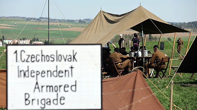 Vys&aacute;zeli deset lip do Aleje para&scaron;utistů na připom&iacute;nku v&yacute;sadků do Protektor&aacute;tu. (19. dubna 2026)