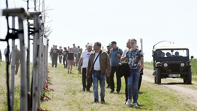 Vys&aacute;zeli deset lip do Aleje para&scaron;utistů na připom&iacute;nku v&yacute;sadků do Protektor&aacute;tu. (19. dubna 2026)