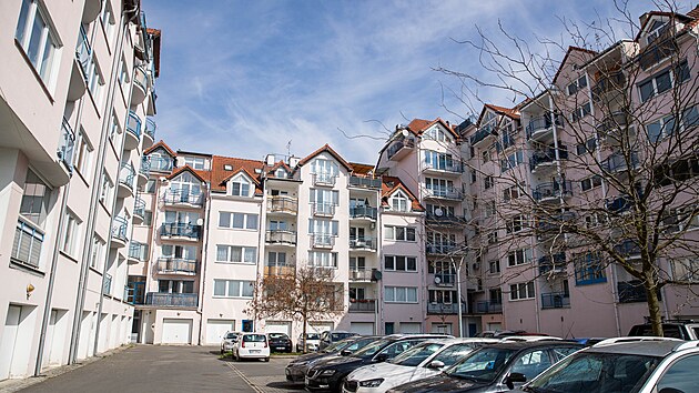 Pan&iacute; Jaroslava na&scaron;la bydlen&iacute; v Olomouci d&iacute;ky projektu Housing First, kter&yacute; pro lidi v bytov&eacute; nouzi spustila v krajsk&eacute;m městě neziskov&aacute; organizace Romodrom.