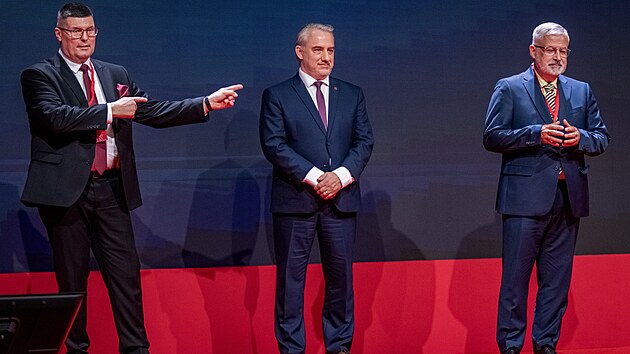 Dvoudenn&iacute; sjezd Českomoravsk&eacute; konfederace odborov&yacute;ch svazů, 24. dubna 2026, Praha. Kandid&aacute;ti na předsedu (zleva) Alois Mač&aacute;k, Josef Středula a Franti&scaron;ek Dob&scaron;&iacute;k. (24. dubna 2026)