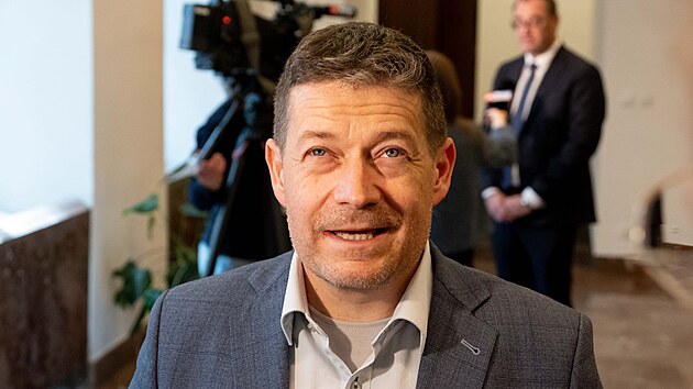 Patrik Nacher před jednáním svolaným hnutím STAN, na které byly pozvány všechny sněmovní strany spolu s řediteli České televize a Českého rozhlasu. Hlavním tématem bude plánovaná reforma veřejnoprávních médií. (23. dubna 2026)