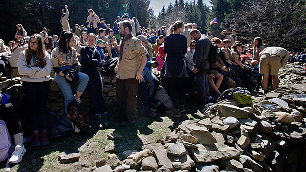 Sobotn&iacute; v&yacute;stup do beskydsk&yacute;ch kopců byl ud&aacute;lost&iacute;. Leto&scaron;n&iacute; setk&aacute;n&iacute; na Ivančeně připomnělo 80 let od položen&iacute; z&aacute;kladů tamn&iacute; mohyly. (25. dubna 2026) 
