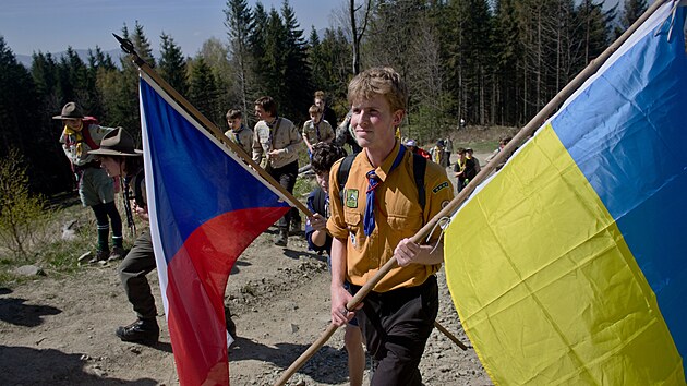 Sobotn&iacute; v&yacute;stup do beskydsk&yacute;ch kopců byl ud&aacute;lost&iacute;. Leto&scaron;n&iacute; setk&aacute;n&iacute; na Ivančeně připomnělo 80 let od položen&iacute; z&aacute;kladů tamn&iacute; mohyly. (25. dubna 2026) 