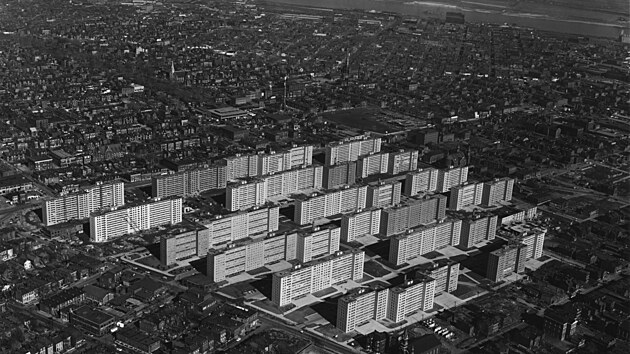 St. Louis, Missouri: Architektonického návrhu sídliště se ujal americký architekt Minoru Yamasaki, který mimo jiné projektoval i Světové obchodní centrum v New Yorku, ona ikonická „Dvojčata“. Ani ta nedopadla dobře.