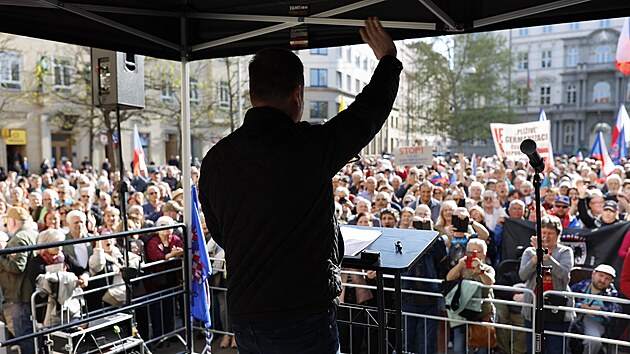 Vl&aacute;dn&iacute; hnut&iacute; SPD v Brně uspoř&aacute;dalo protest proti kon&aacute;n&iacute; květnov&eacute;ho sudetoněmeck&eacute;ho sjezdu. Na demonstraci dorazil i předseda SPD Tomio Okamura. (28. dubna 2026)