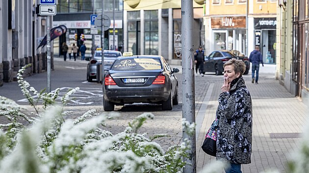 Nov&eacute; stanovi&scaron;tě s pěti m&iacute;sty pro taxik&aacute;ře nechalo město vyznačit i v ulici 1. m&aacute;je.