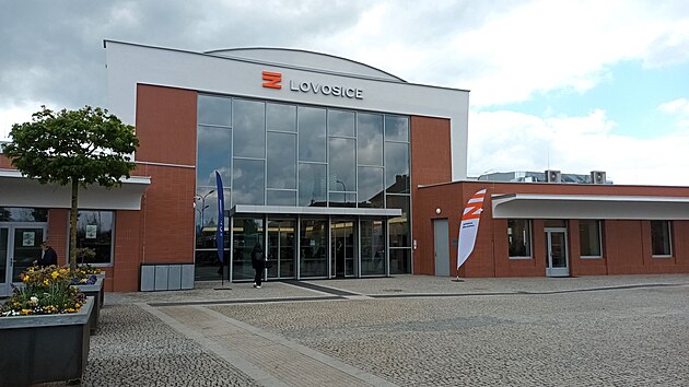 V Lovosic&iacute;ch  otevřeli opraven&eacute; vlakov&eacute; n&aacute;draž&iacute;. (21. dubna 2026)