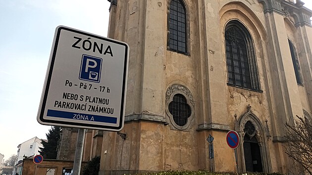 V Roudnici nad Labem funguje nov&yacute; syst&eacute;m placen&eacute;ho parkov&aacute;n&iacute;.