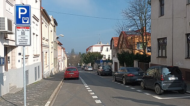 V Roudnici nad Labem funguje nov&yacute; syst&eacute;m placen&eacute;ho parkov&aacute;n&iacute;. (duben 2026)