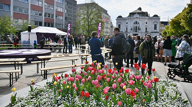 Koalice Jedno &Uacute;st&iacute;, kterou tvoř&iacute; sedm subjektů, zah&aacute;jila kampaň před podzimn&iacute;mi komun&aacute;ln&iacute;mi volbami. (21. dubna 2026)