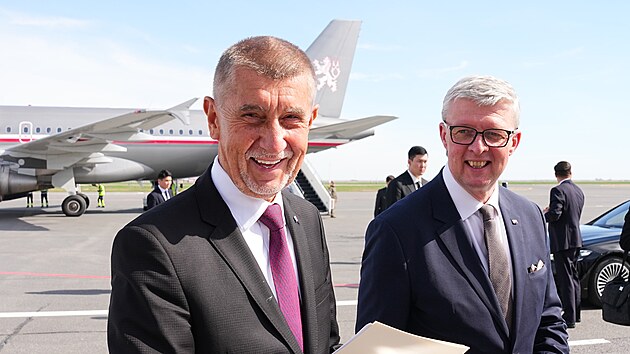 Předseda vl&aacute;dy Andrej Babi&scaron; a 1. m&iacute;stopředseda vl&aacute;dy a ministr hospod&aacute;řstv&iacute; Karel
Havl&iacute;ček na cestě z Kazachst&aacute;nu do Uzbekist&aacute;nu. (29. dubna 2026)