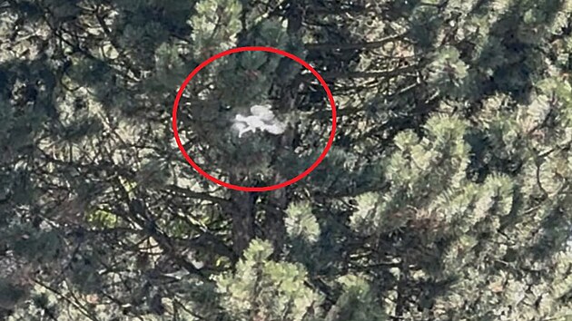Dron kroužil kolem heliportu a ohrožoval vrtuln&iacute;k.