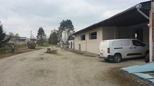 Zloděj kradl ve volně př&iacute;stupn&eacute;m zemědělsk&eacute;m družstvu v Hněvkovic&iacute;ch na lev&eacute;m břehu Vltavy.