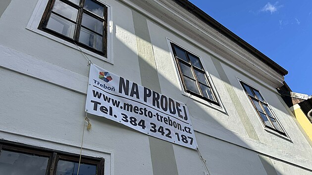 Třeboňsk&aacute; radnice prod&aacute;v&aacute; Krč&iacute;nův dům spojen&yacute; s v&yacute;znamnou osobnost&iacute; třeboňsk&eacute;ho rybn&iacute;k&aacute;řstv&iacute;, byť
nen&iacute; jist&eacute;, zda v něm Krč&iacute;n bydlel.