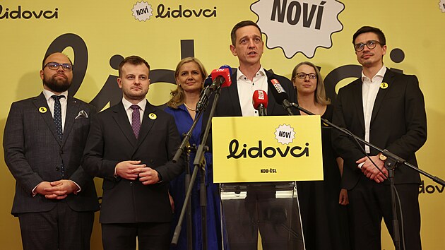 Nové vedení KDU-ČSL, které bylo zvoleno na sjezdu. Zleva Václav Pláteník, Benjamin Činčila, Monika Brzesková, Jan Grolich, Libuše Hubáčková, František Talíř.