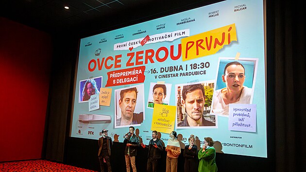 V půlce dubna se v pardubick&eacute;m multikině CineStar uskutečnila slavnostn&iacute; předpremi&eacute;ra satirick&eacute; komedie Ovce žerou prvn&iacute;, kter&aacute; vstoupila do kin 23. dubna.