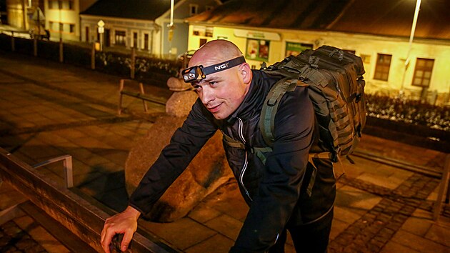 Tom&aacute;&scaron; L&aacute;nsk&yacute;, report&eacute;r MF DNES a iDNES.cz, vyrazil na pochod Praha&ndash;Prčice. (19. dubna 2026)