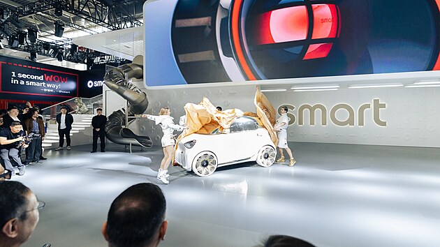 Smart #2: koncern Geely mj. předvedl koncept, který je předobrazem očekávaného nástupce modelu ForTwo. Ten se představí na letošním pařížském autosalonu