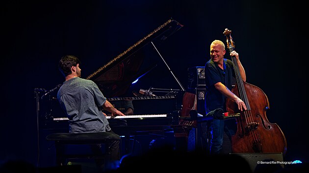 Během z&aacute;věrečn&eacute;ho koncertu 31. ř&iacute;jna na sebe strhne pozornost Avishai Cohen, světov&aacute; jazzov&aacute; ikona.