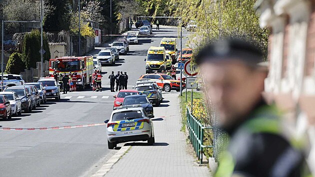 Policist&eacute; zasahuj&iacute; ve Smetanově ulici v Jablonci nad Nisou, kde muž vyhrožuje fyzick&yacute;m napaden&iacute;m.