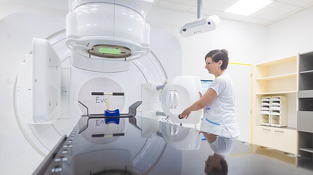 &Scaron;etrněj&scaron;&iacute; l&eacute;čba n&aacute;dorů i krat&scaron;&iacute; čekac&iacute; lhůty. Libereck&aacute; nemocnice do června spust&iacute; tři nov&eacute; line&aacute;rn&iacute; urychlovače.