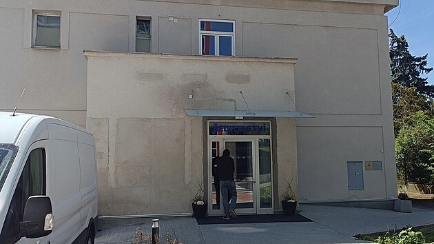 Protikorupční centrála v příbramské nemocnici zadržela 13 lidí včetně ředitele. Zatím není jasné, zda budou z něčeho obvinění. (28. dubna 2026)