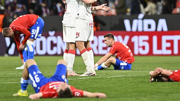 Zklaman&iacute; plzeň&scaron;t&iacute; fotbalist&eacute; po překvapiv&eacute; dom&aacute;c&iacute; por&aacute;žce od Pardubic.