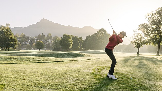 Hřiště Golfplatz Kitzbühel-Schwarzsee-Reith prošlo rozsáhlou modernizací a nabízí nové odpaliště, elegantně modelované bunkery i moderní tréninkovou zónu pro krátkou hru.