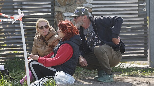 Rodinn&yacute; dům v Dob&scaron;ic&iacute;ch na Znojemsku, kter&yacute; &uacute;řady označily jako černou stavbu, zboural bagr. Majitel s ženou zkrou&scaron;eně sledovali, jak jejich dům miz&iacute;. (28. dubna 2026)