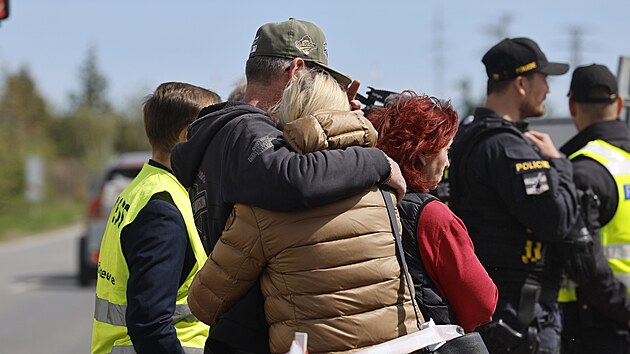 Rodinn&yacute; dům v Dob&scaron;ic&iacute;ch na Znojemsku, kter&yacute; &uacute;řady označily jako černou stavbu, zboural bagr. Majitel s ženou zkrou&scaron;eně sledovali, jak jejich dům miz&iacute;. (28. dubna 2026)