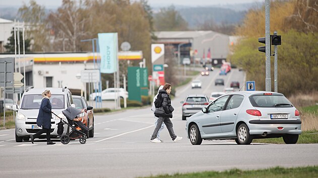 Trasou ru&scaron;n&eacute; Spojovac&iacute; ulice m&aacute; mimo jin&eacute; v&eacute;st &bdquo;průchvat&ldquo; městem v podobě, v jak&eacute; ho v r&aacute;mci ř&iacute;zen&iacute; EIA začaly znovu projedn&aacute;vat &uacute;řady.